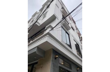 Bán nhà Hồ Tùng Mậu, 4 tỷ, 70m2, căn góc 3 thoáng, Ô tô vào nhà, MT 5m